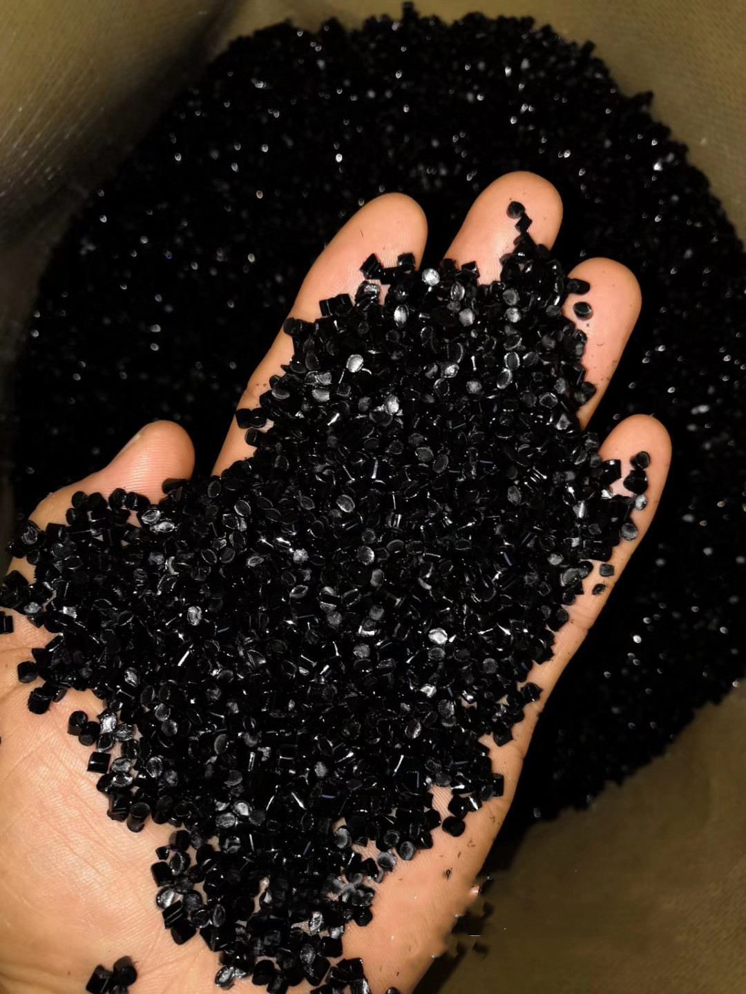 各种硬度导电TPU TPU导电料 超导电TPU 导电TPU塑料 新料改性tpu