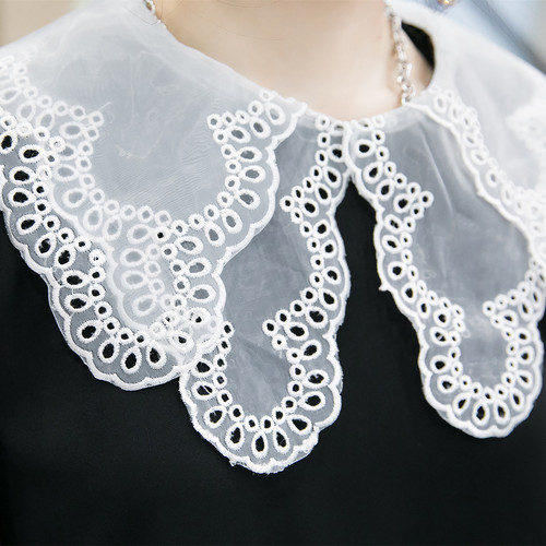 Age-defying magic~~ Embroidered large doll collar false collar