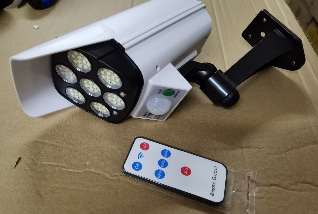 中英文外贸出口新品上市遥控红外太阳能爆闪仿真监控假监控器爆闪