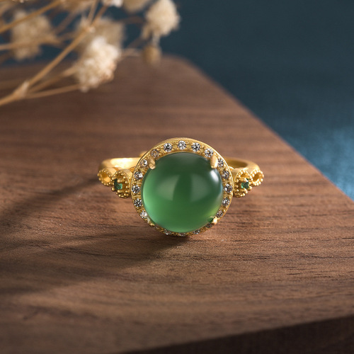 Internet celebrity live broadcast supply of goods Antique design ancient gold women's ring inlaid with emerald chalcedony ring