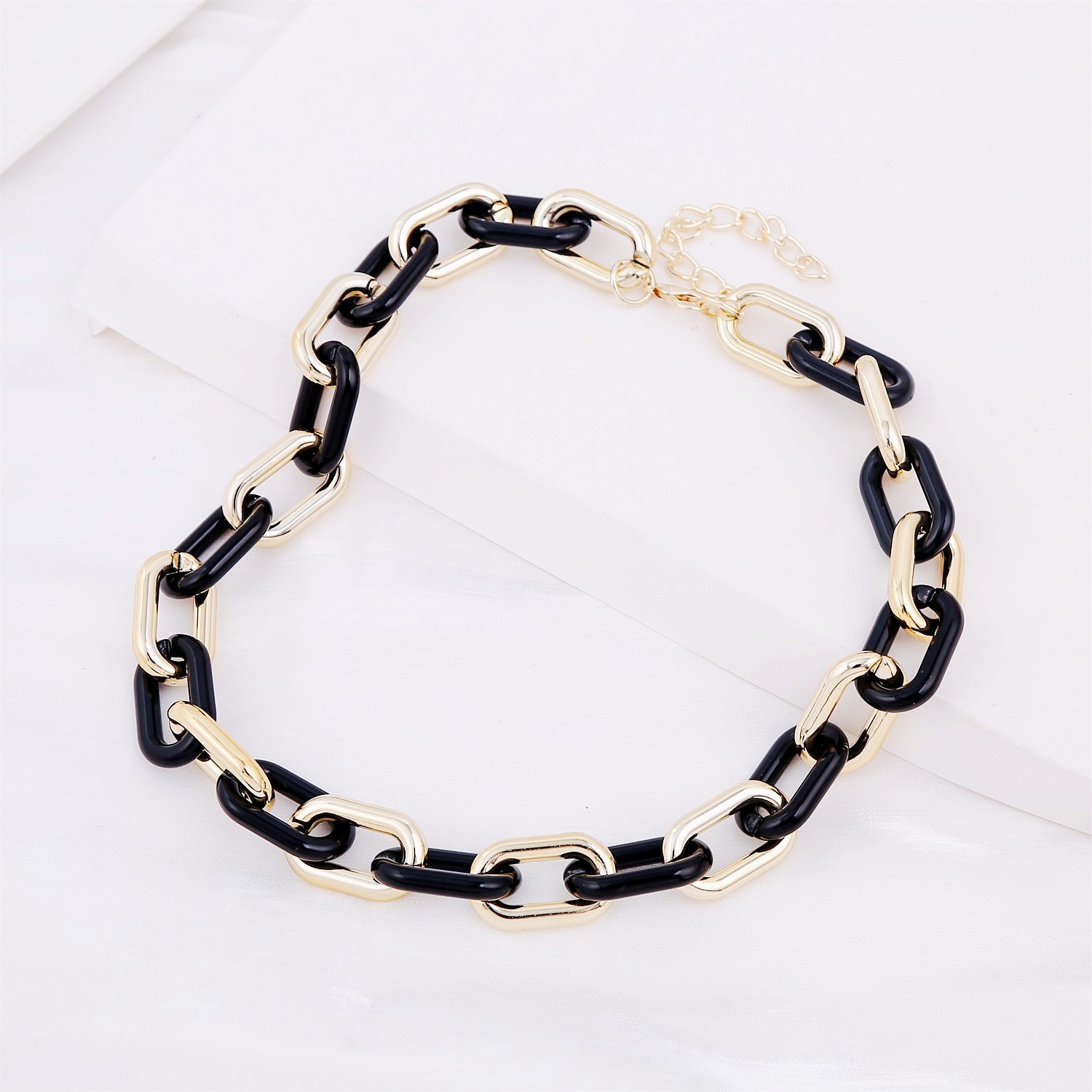 Retro Exaggerated Geometric Plastic Plating Women's Bracelets Necklace display picture 11