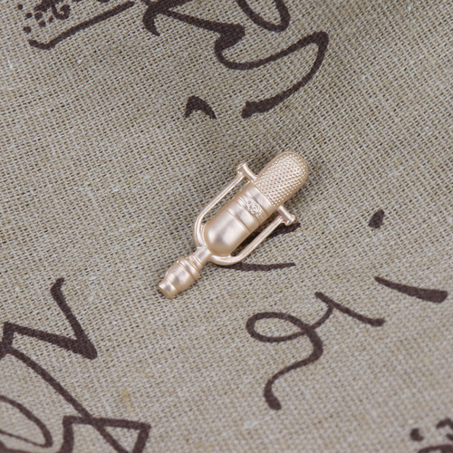 Western antique matte gold musical instrument microphone violin feather brooch collar pin clothing accessories