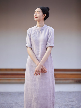 2025 New Summer Half-Sleeved Long Linen Dress Hand-Embroidered National Style Retro Straight Improved Cheongsam