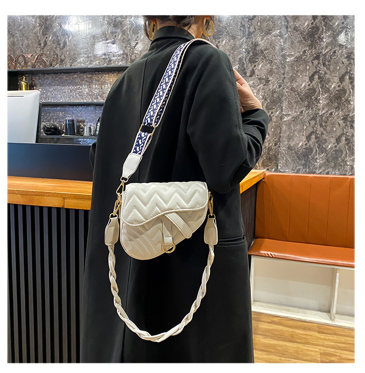 French  Popular New Trendy Korean  Diamond Texture Shoulder Crossbody Saddle Bag display picture 16