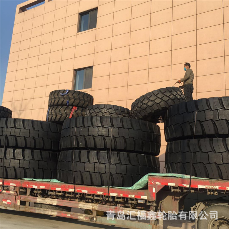 出口及零售工程钢丝胎24.00/21.00R35  花纹特别深 胶质特别好