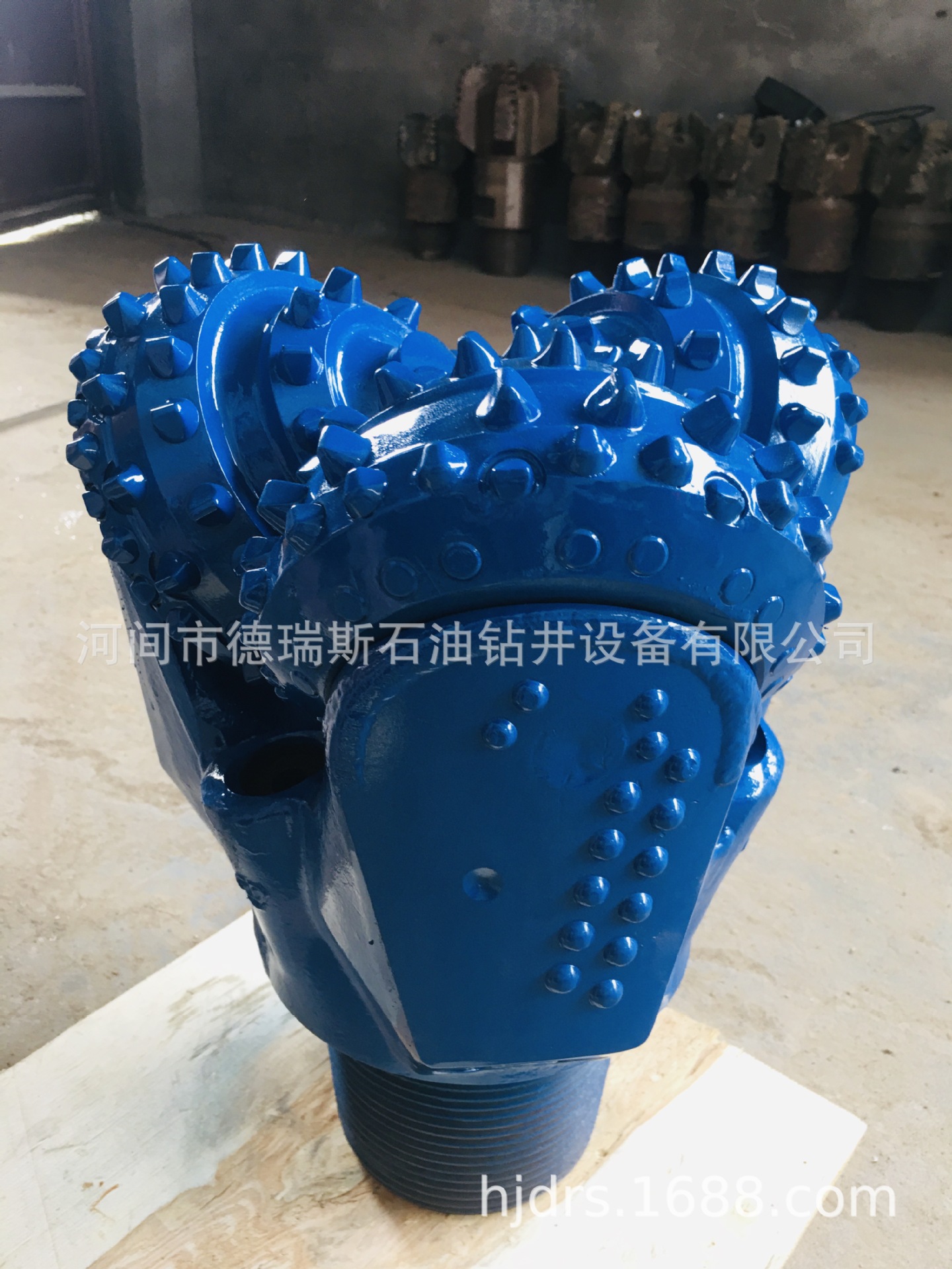 石油钻头374.7mm  14 3/4 HJ 517金属密封浮动轴承楔形外排齿