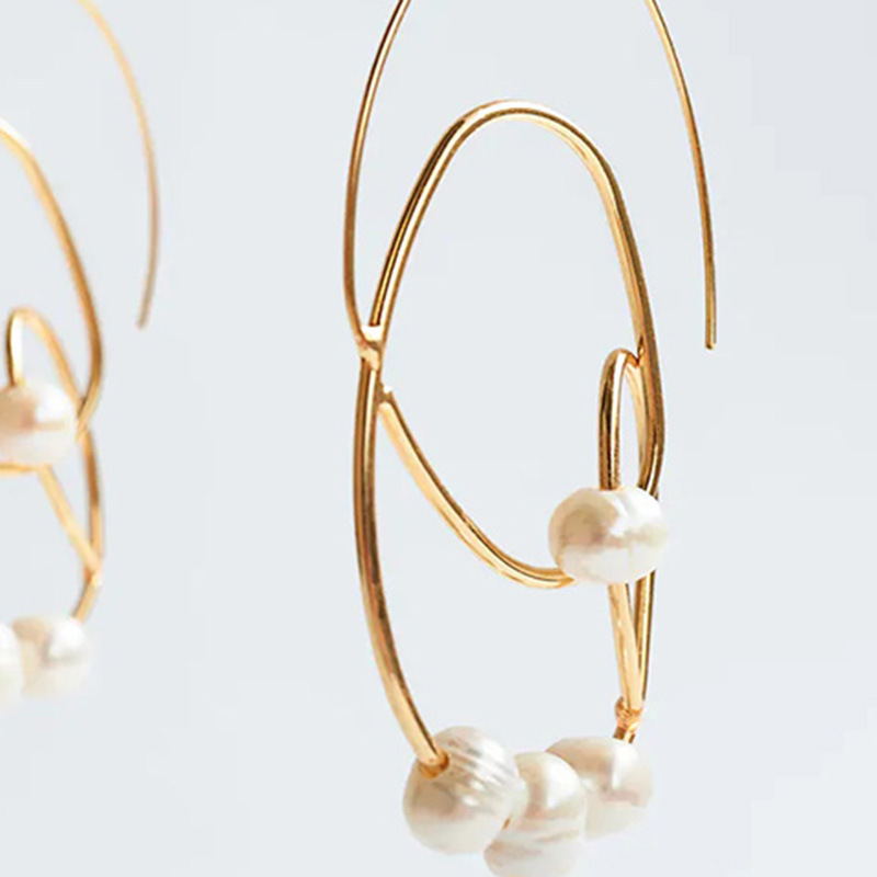 Exaggerated Geometric Pearl Metal Creative Irregular Earrings  Wholesale display picture 5