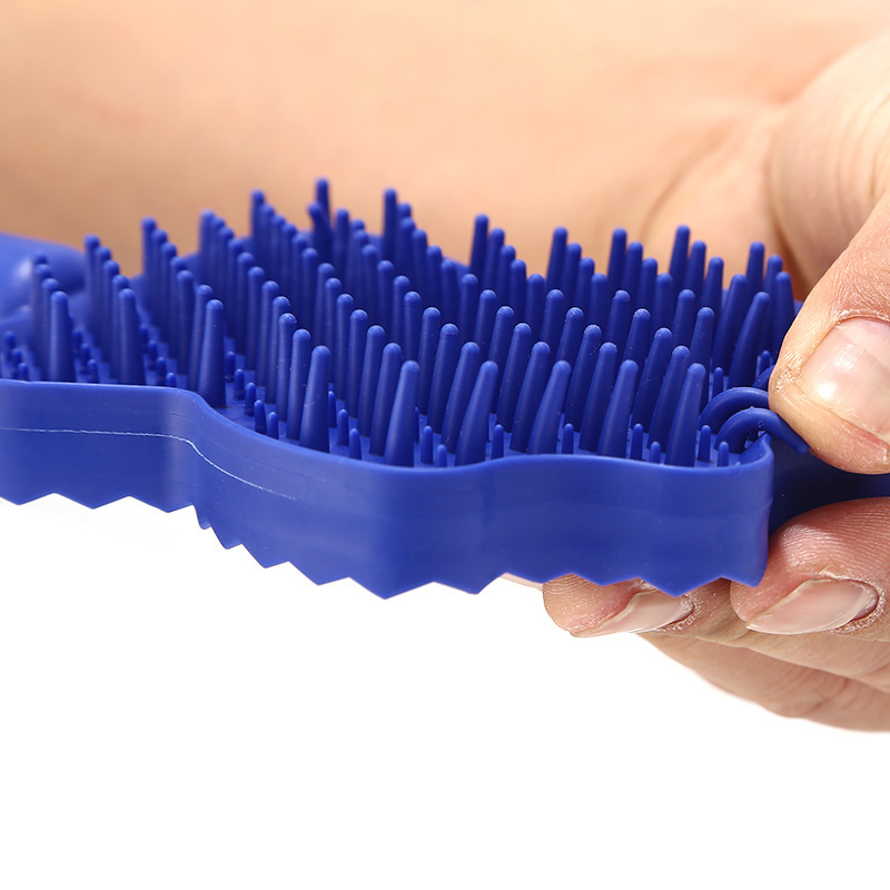 Suministros para mascotas nuevo tres en uno de silicona cepillo de baño para mascotas depilación cepillo para mascotas perro cepillo de baño en stock