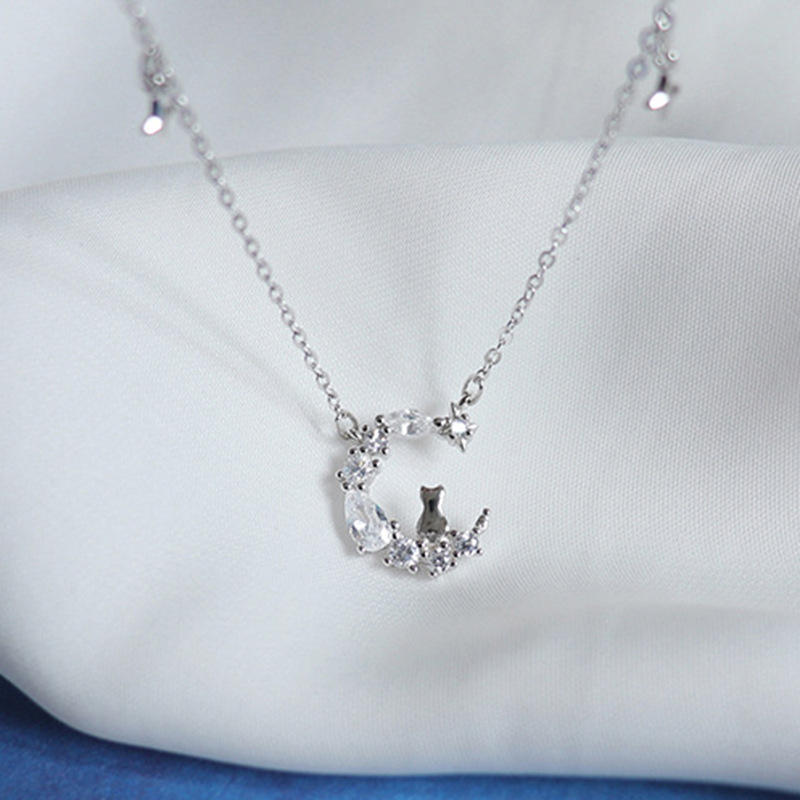 Fashionable brand necklace