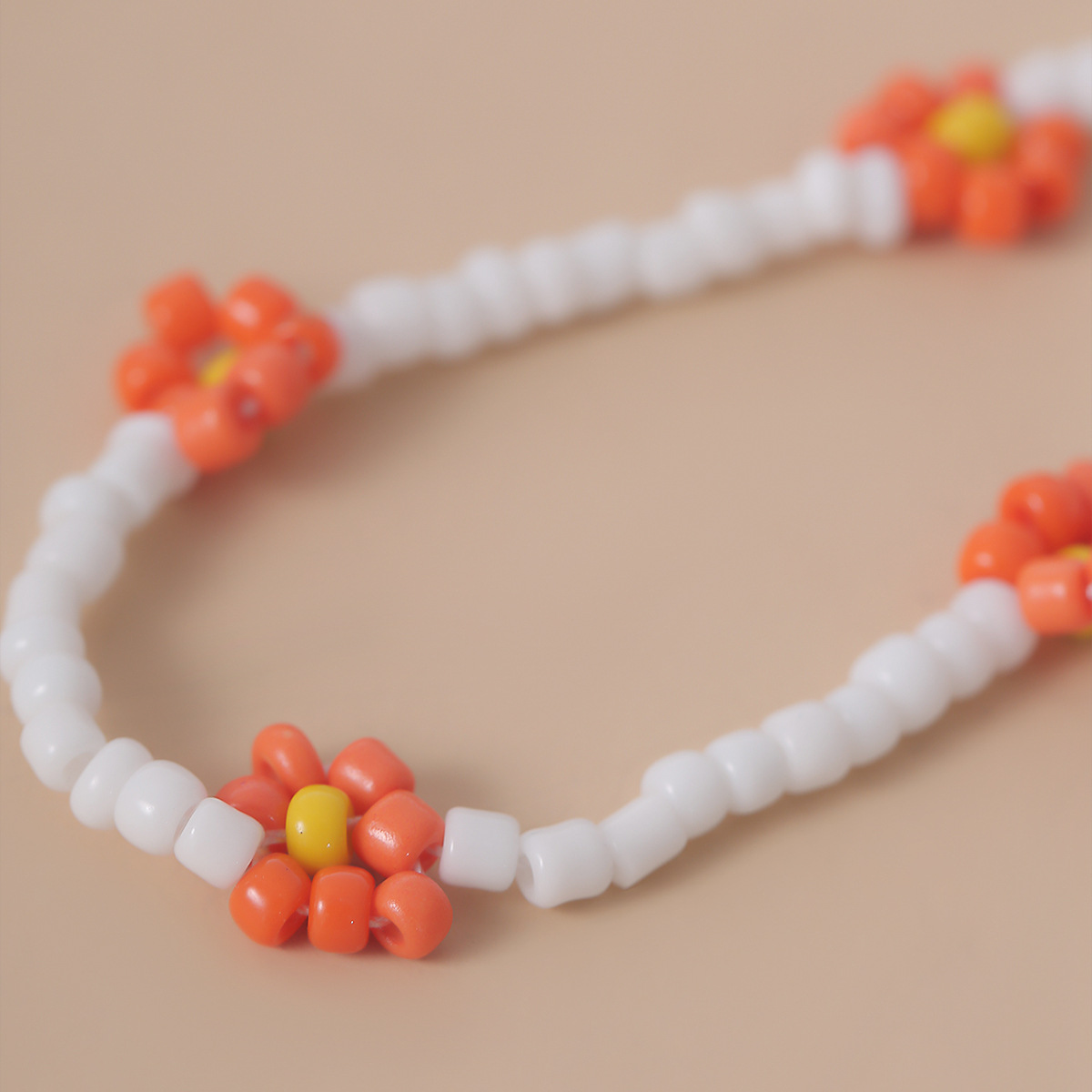 Creative Jewelry Small Daisy Necklace Simple Rice Bead Necklace Wholesale Nihaojewelry display picture 5