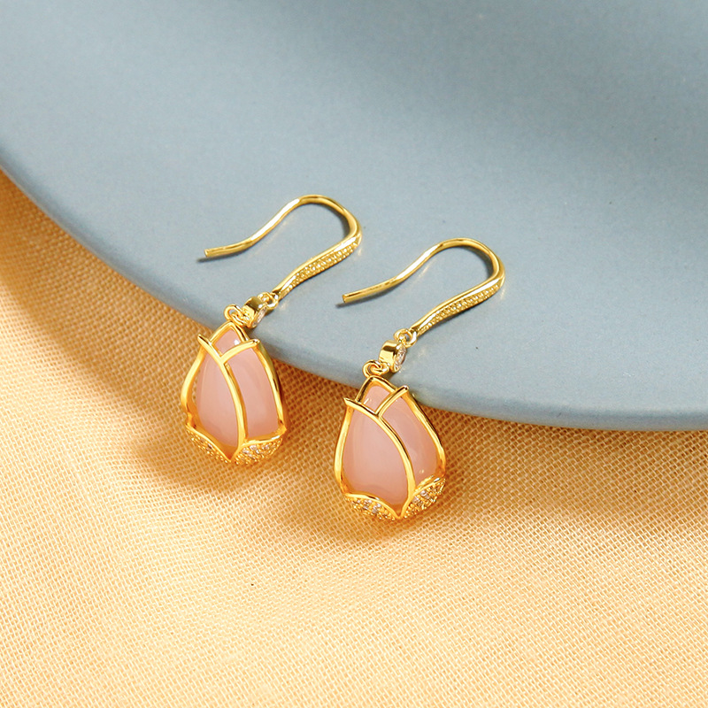 Korean Creative Copper Earrings Wild Diamond Earrings Simple Flowers Earrings Wholesale Nihaojewelry display picture 3