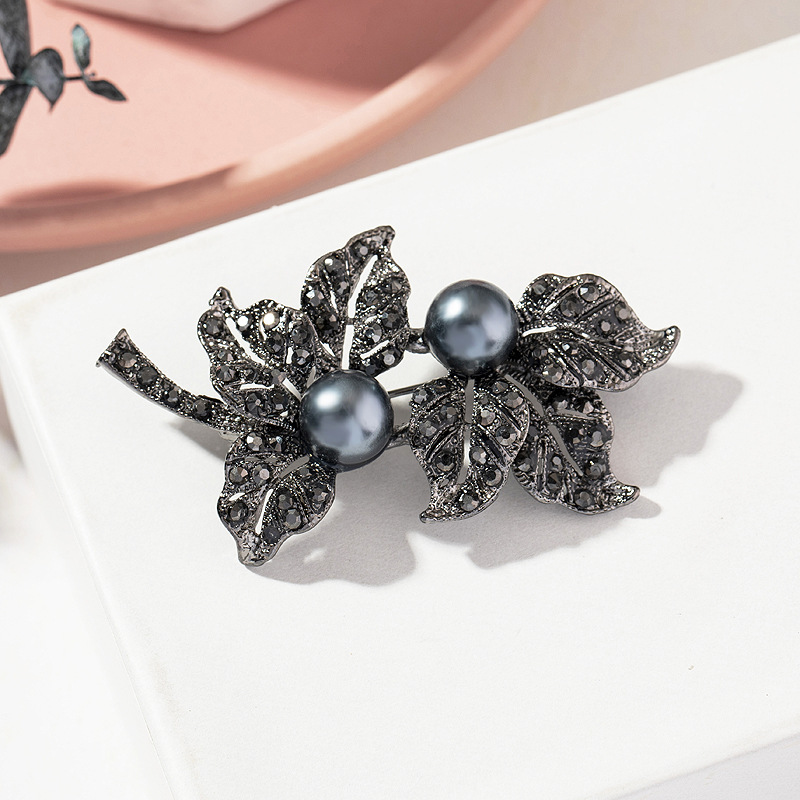 Retro Flower Bow Knot Alloy Plating Inlay Rhinestones Pearl Women's Brooches display picture 5