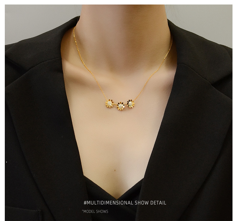 Small Chrysanthemum Clavicle Full Diamond Sexy Stainless Steel Does Not Fade Clavicle Necklace display picture 6