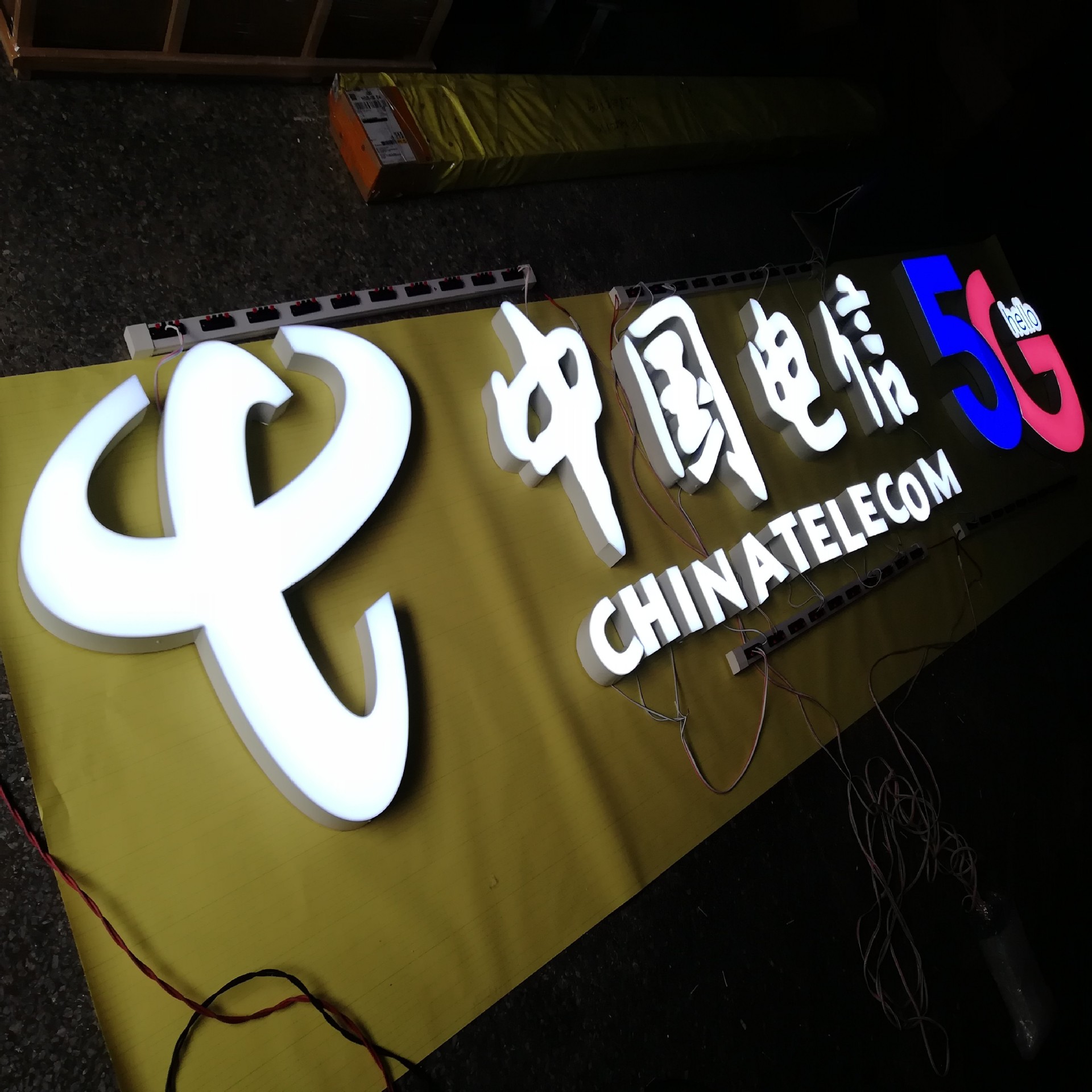 厂家定制中国移动电信5g发光字门头招牌字无边字亚克力字五面灯箱
