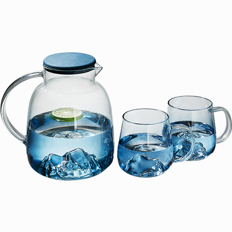 Fábrica al por mayor cubierta de silicona nieve montaña botella de agua fría gran capacidad gradiente botella de agua fría material de borosilicato jugo de olla