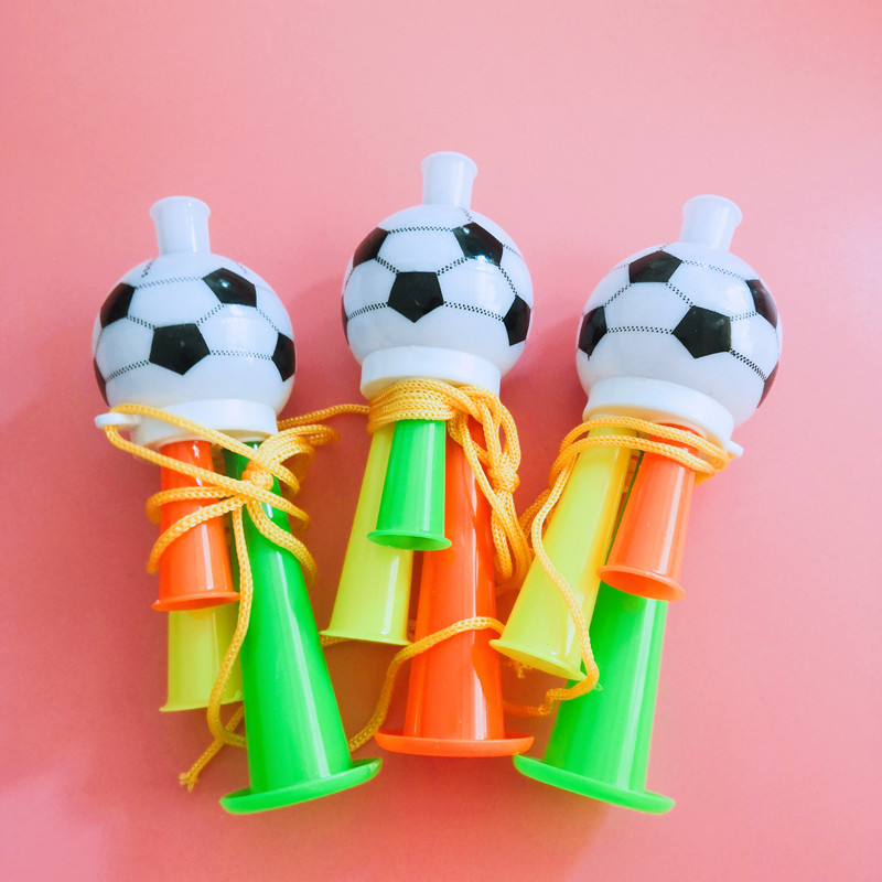 Las pequeñas actividades de microempresas empujan el código de escaneo para enviar regalos debajo de la línea roja en línea, regalos prácticos, pequeños drenadores, artefactos creativos