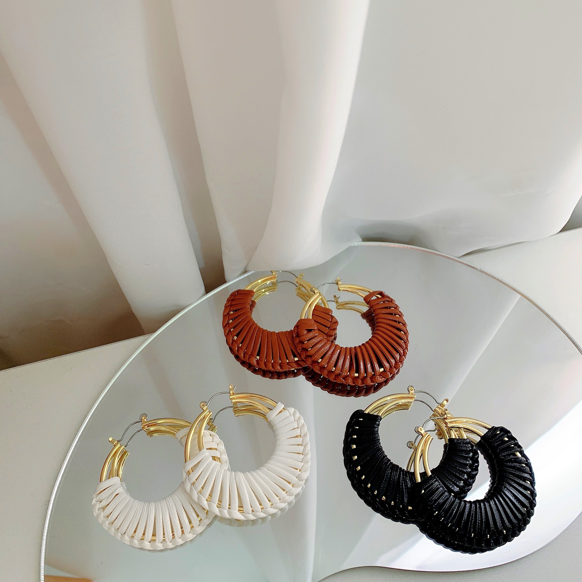 Bohemian  Hand-woven Leather Fan-shaped Hoop Earrings display picture 4