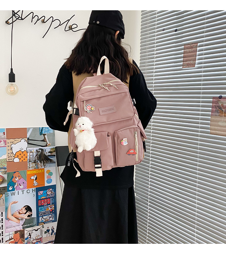 Étudiant Occasionnel A Frappé Le Sac D&#39;école De Couleur display picture 52