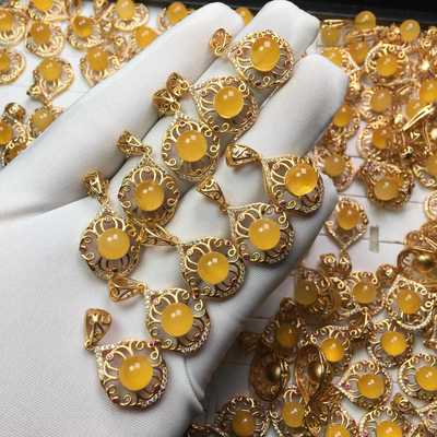 天然蜜蜡吊坠 古法金镶嵌项链吊坠女款琥珀鎏金转运珠吊坠 招代理