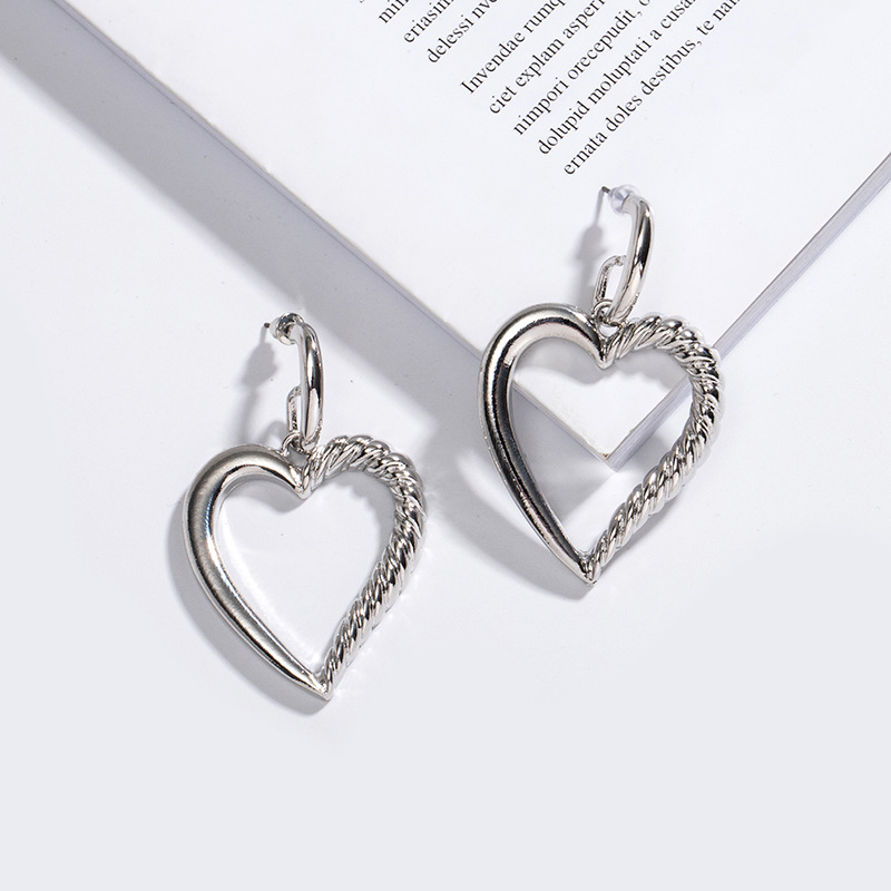 Boucles D&#39;oreilles Simples Coeur En Métal display picture 2