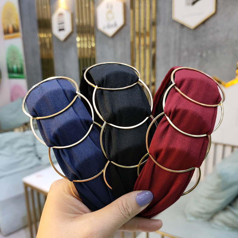 Korea Dongdaemun Großhandel Haarschmuck Schwarzes Stirnband Damenmode Goldener Ring Kreuz Näht Stoff Breit Angezapftes Stirnband display picture 4