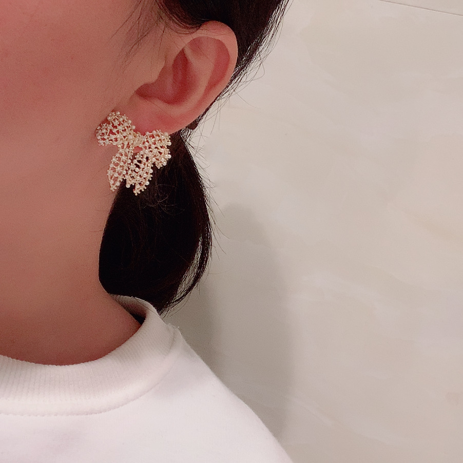 Pearl Bow Earrings display picture 1