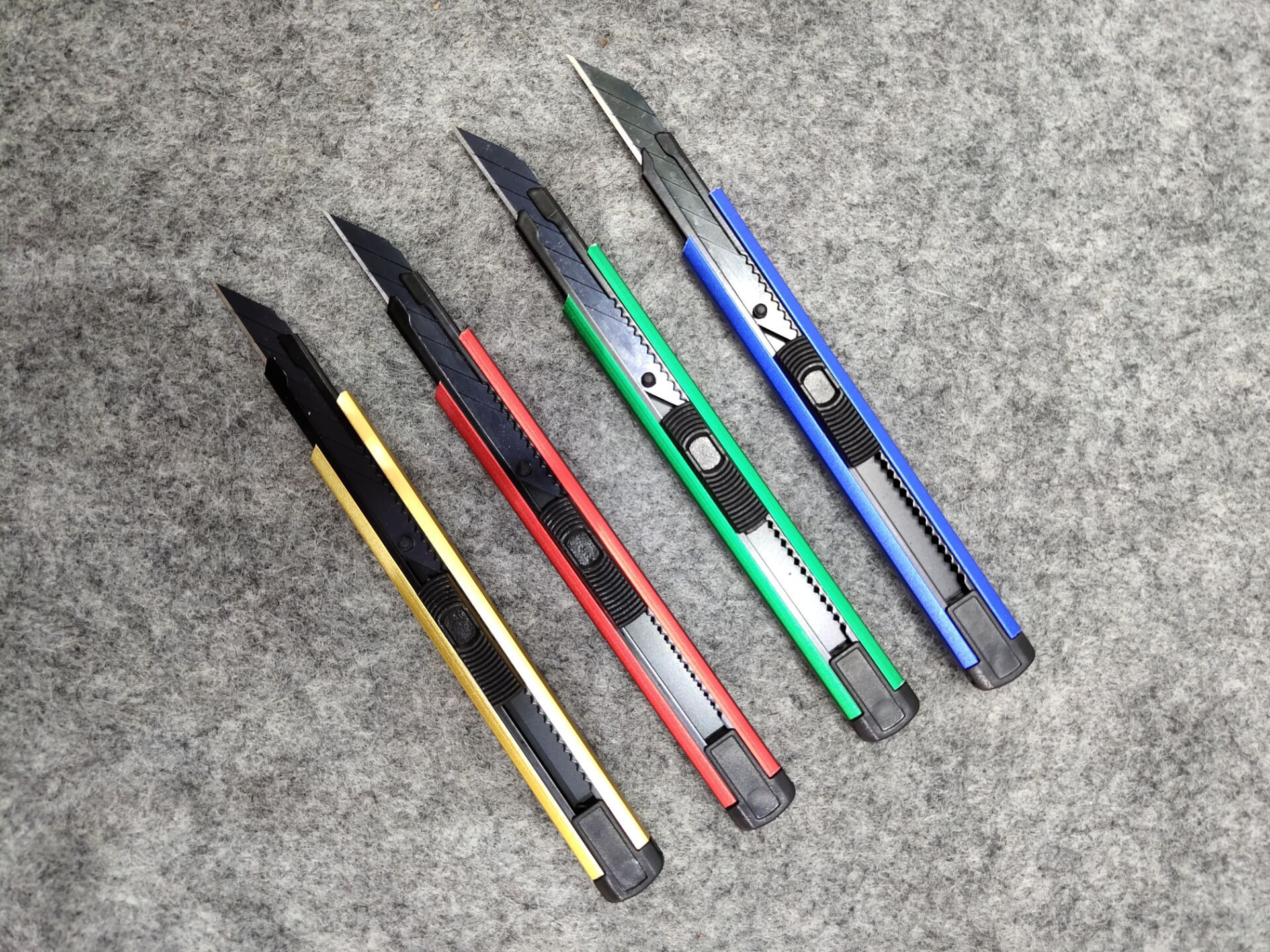 供应厂家工具美工刀 办公文具刀 18mm铝合金裁纸刀 自锁安全刀-阿里巴巴