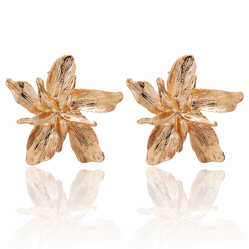 Simple Metallic Flower Three-dimensional Metal Petal Petal Earrings For Women Wholesales Yiwu De Moda Suppliers China display picture 7