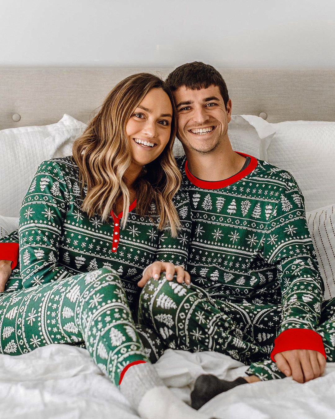 thumbnail image 4 of Conjunto de ropa para el hogar para padres e hijos, color de contraste con estampado navideño europeo y americano, gran oferta, 2025, 4 of 5
