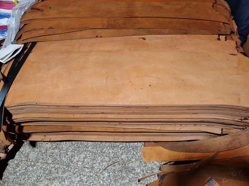 Bestseller Herren Echtledergürtel vom Straßenmarkt, jetzt messergeschnittene, einteilige Rindsledergürtel, Nadelverschlüsse, Gürtel mit automatischen Schnallen im Großhandel