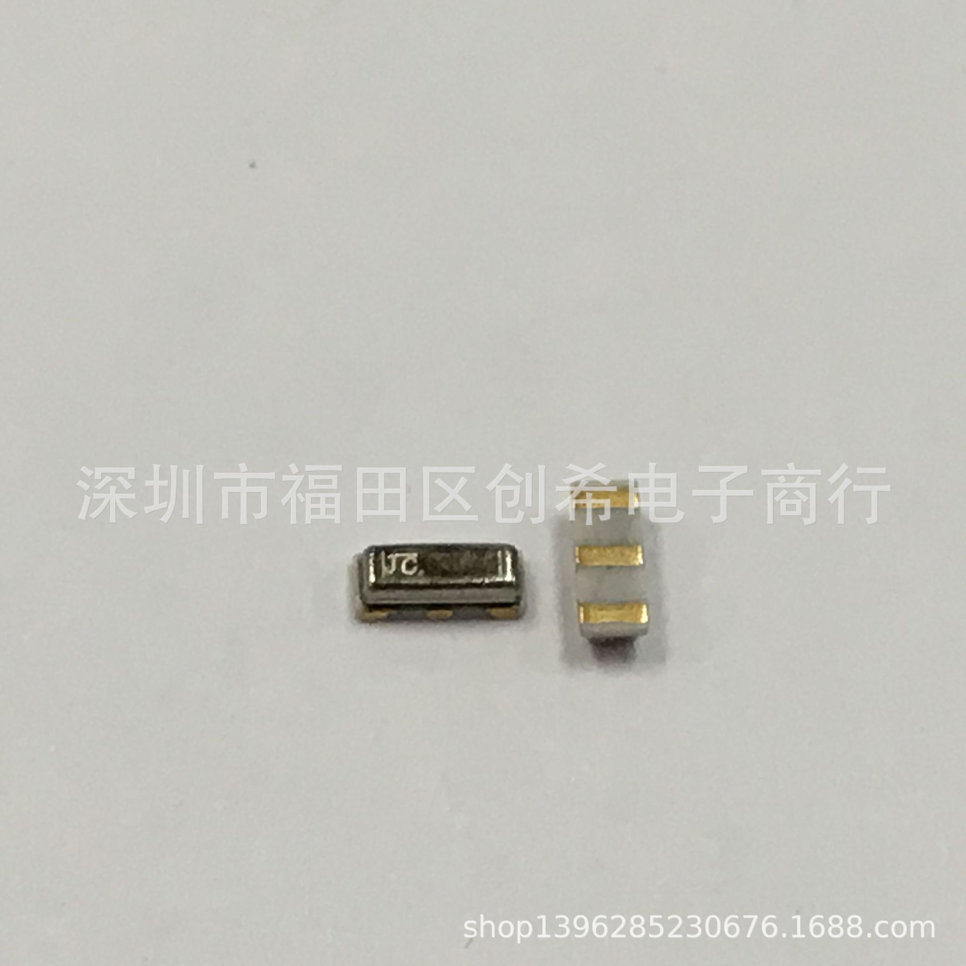 村田贴片晶振30MHZ  3.2*1.3陶振三脚CSTCE30M0XS1K01-RO 30.000M