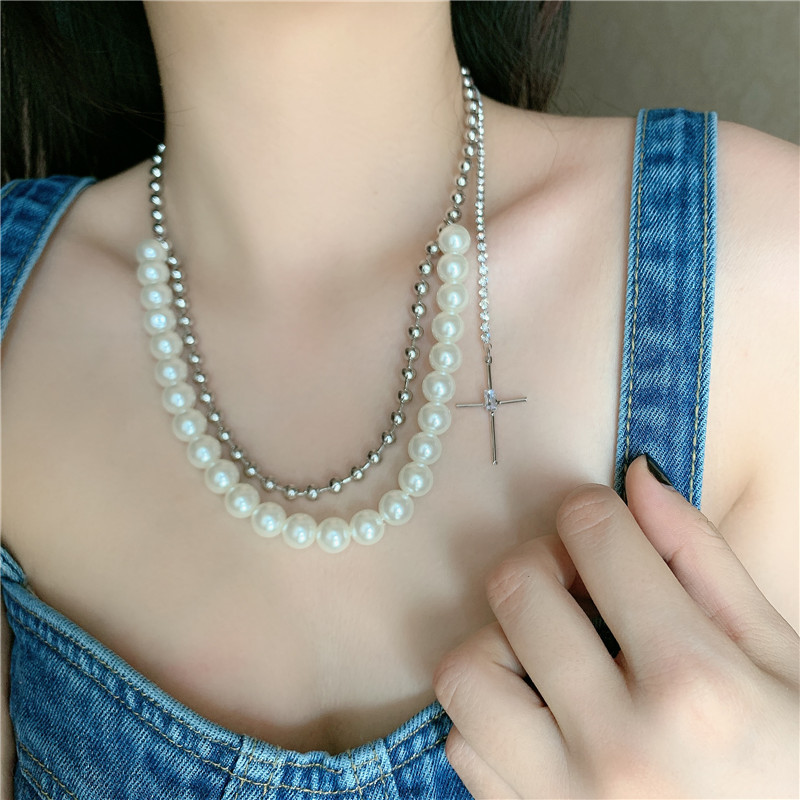 Retro Pearl Double Round Bead Cross Diamond Short Clavicle Chain Necklace For Women display picture 3