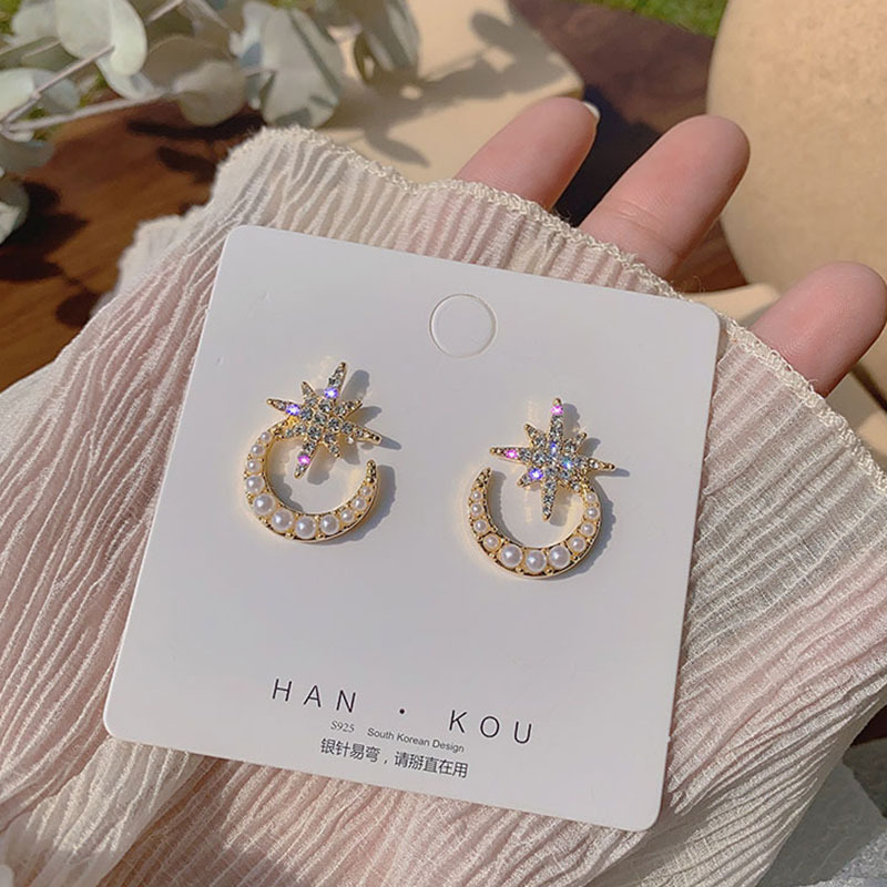 Mode Coréenne Étoile Lune Perle Super Fée Nouvelles Petites Boucles D&#39;oreilles Courtes En Gros Nihaojewelry display picture 6
