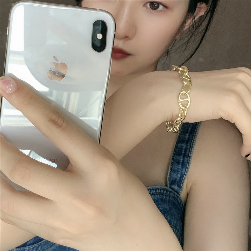 Fashion Thick Chain Pig Nose Shape Brass Gold Plated Short Alloy Clavicle Chain Bracelet display picture 8