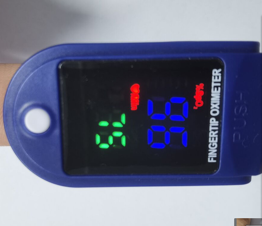 源头厂家大量现货LED血数码管彩色四色指夹式氧仪手指心率测量仪