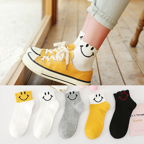Spring and summer cartoon smiley socks for women, personalized emoticons, women's boat socks, cotton women's socks, manufacturer wholesale