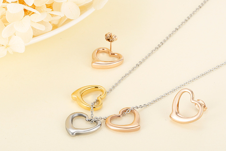 European and American new stainless steel heart-shaped peach heart necklace earrings jewelry set
