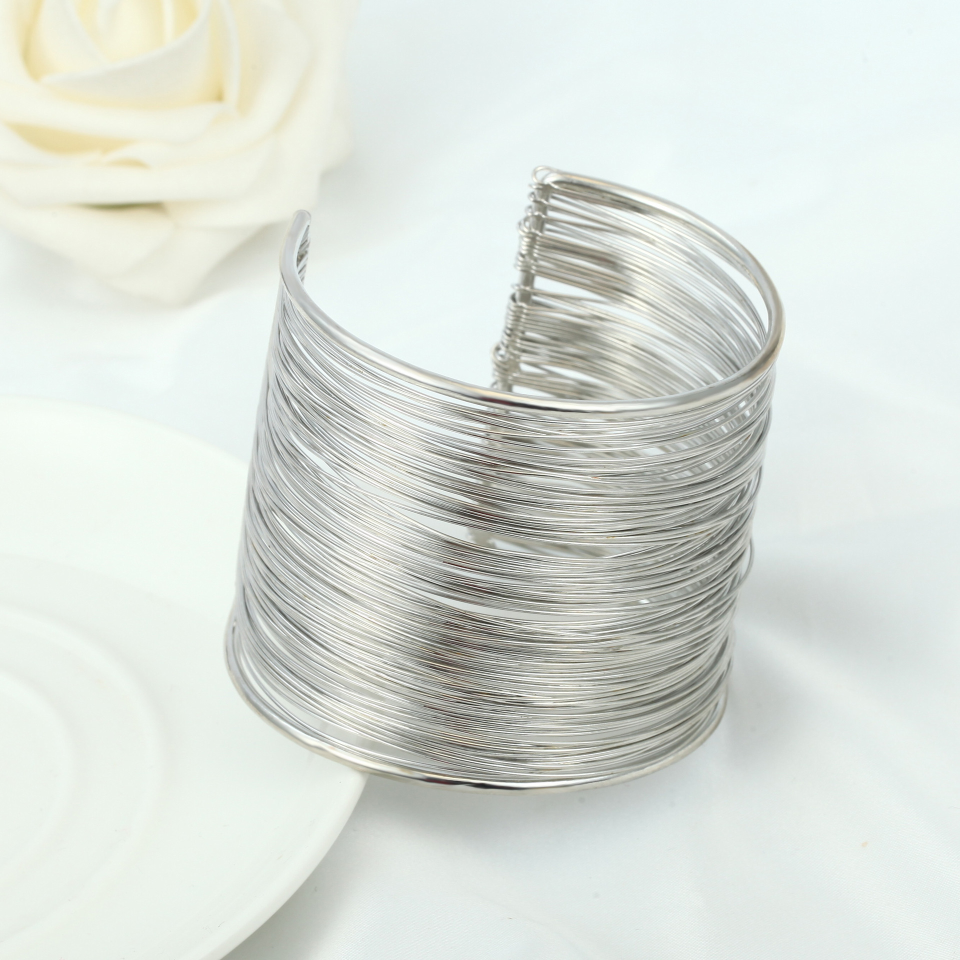 Comercio electrónico transfronterizo de moda europea y americana pulsera de alambre abierto pulsera grande AliExpress suministro fábrica al por mayor