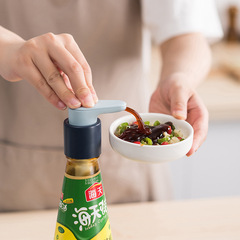 Self-designed oyster sauce squeezer, kitchen seasoning bottle oyster sauce bottle press head squeezer