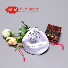 ��ɫ�Ӻ񆡹�ɫ�����p�Ӱ�A��ɫ������ˮ���b���\�Һ��J���ٰl��