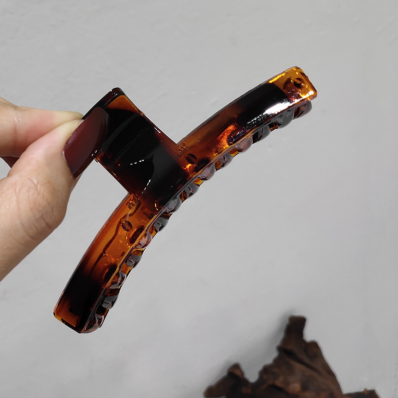 Retro Brown Transparent Grasping Clip display picture 3