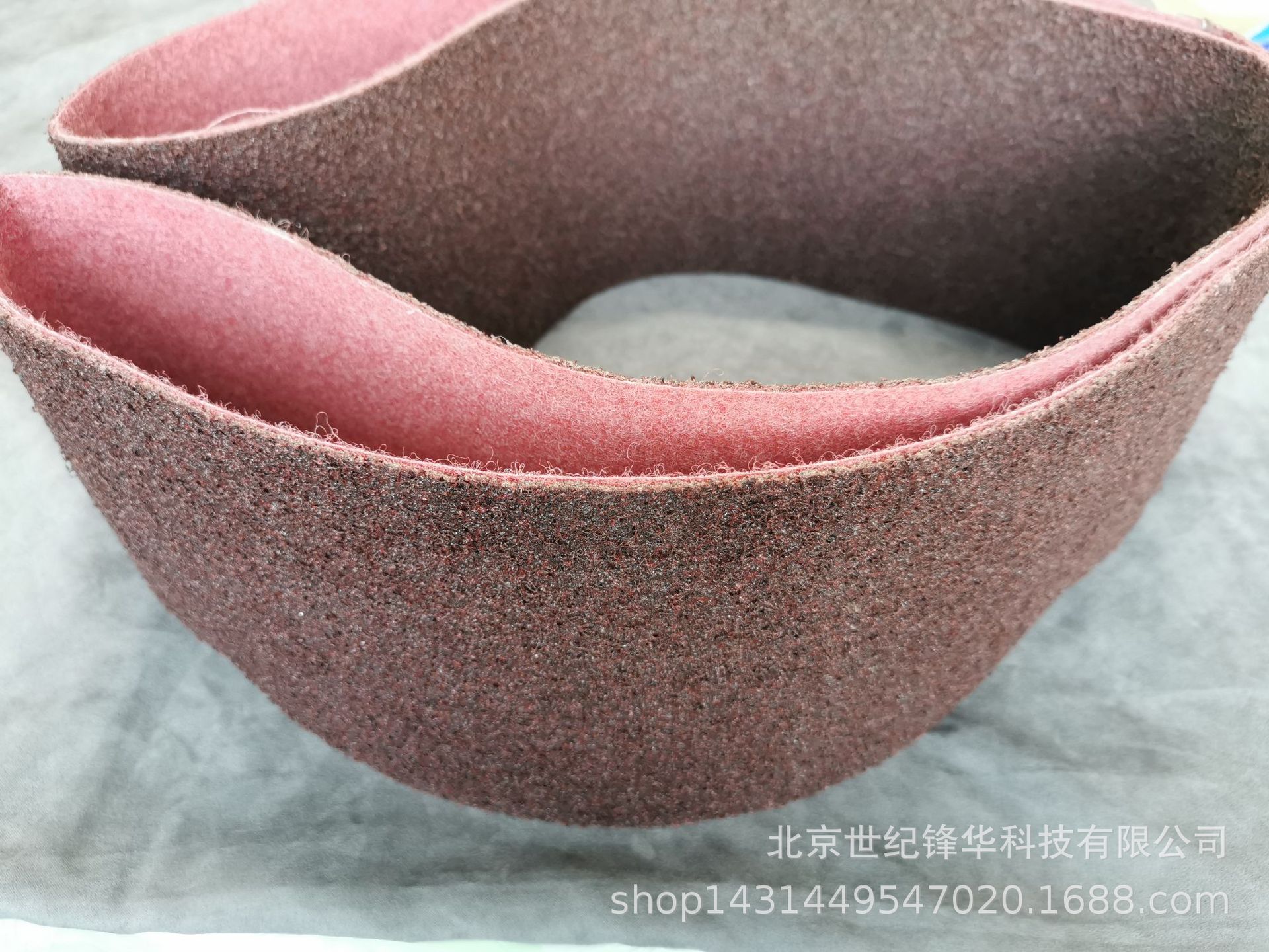 枣红色/栗色不织布抛光砂带 金属表面弹性磨削抗拉伸不织布砂带