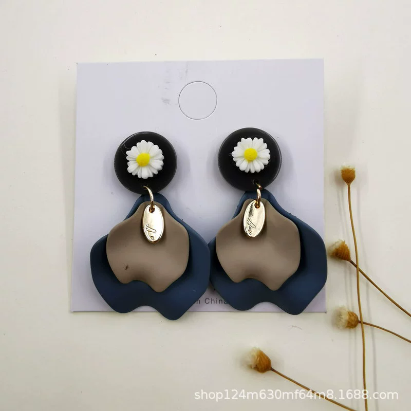 Retro brand cute earrings, factory direct supply, Japanese and Korean, simple and elegant design