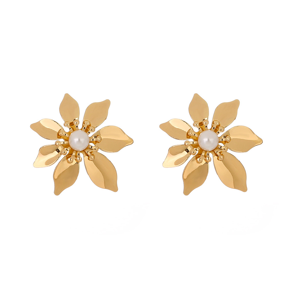 Hot Selling Fashion Gold Flower Earrings Pure White Pearl Metal Earrings Wholesale display picture 1