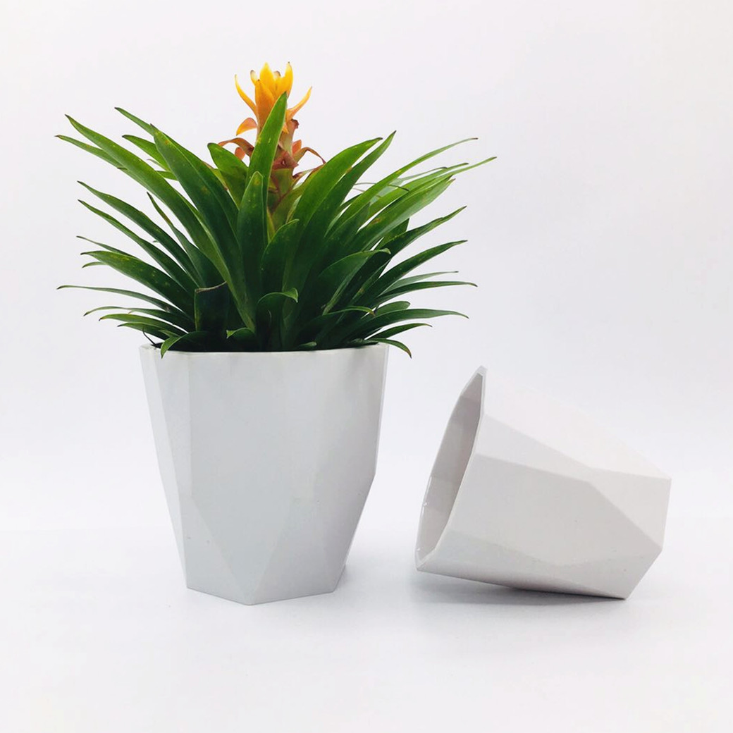 Factory direct sales of macaron-colored rhombic flowerpots, simple Nordic-style plastic imitation porcelain succulent plant flowerpots detail image 3
