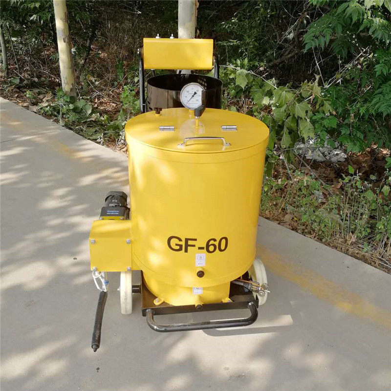 呼和浩特小型手推沥青胶灌缝机?手持式100L牵引灌缝机厂家现货