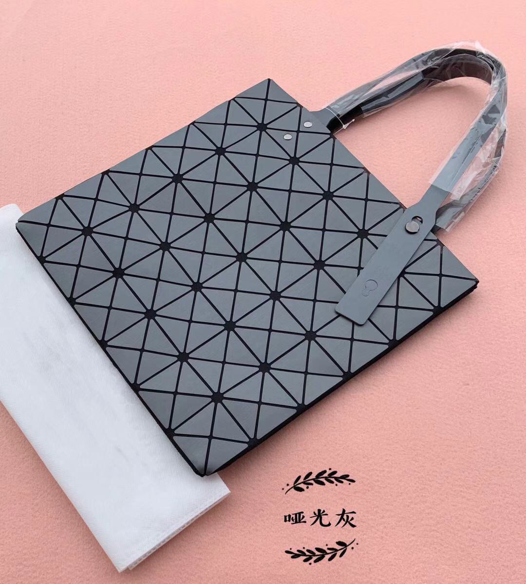 Borsa a spalla singola con griglia geometrica a diamante pieghevole a forma di diamante opaco in PU in Giappone_voghion.com