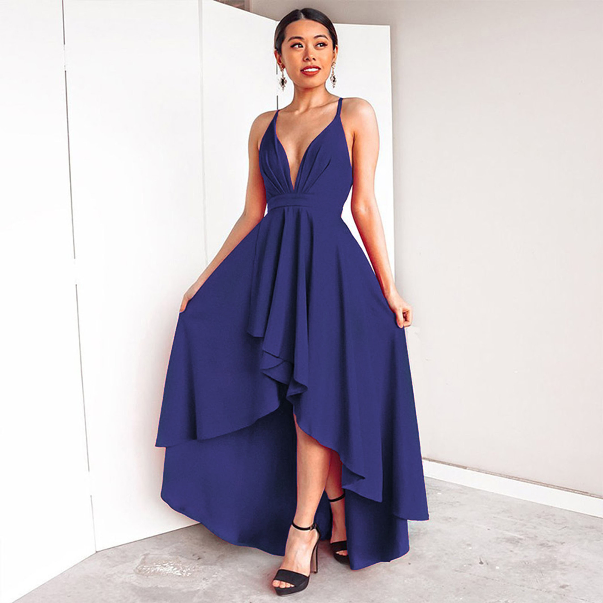 Sexy Backless V-neck Plus-size Party Dress With Straps And Large Hem_voghion.com