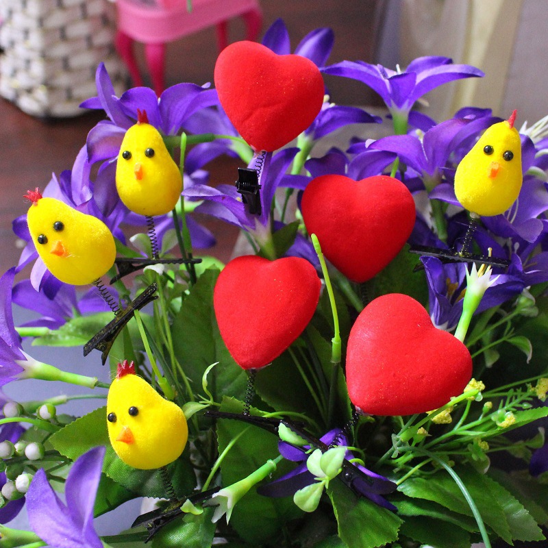 Las pequeñas actividades de microempresas empujan el código de escaneo para enviar regalos debajo de la línea roja en línea, regalos prácticos, pequeños drenadores, artefactos creativos