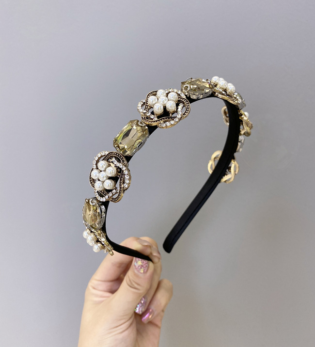 Baroque Rhinestone Headband Retro Heavy Alloy Pearl Headband Non-slip Head Band Hair Hole Pressure Hair Wholesale Nihaojewelry display picture 6